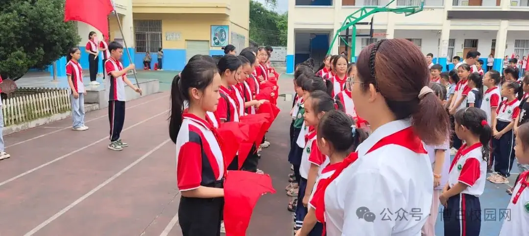 博白县那林镇中心小学举行2024年“红领巾爱祖国”第一批新少先队员入队仪式 第3张 博白县那林镇中心小学举行2024年“红领巾爱祖国”第一批新少先队员入队仪式 第3张