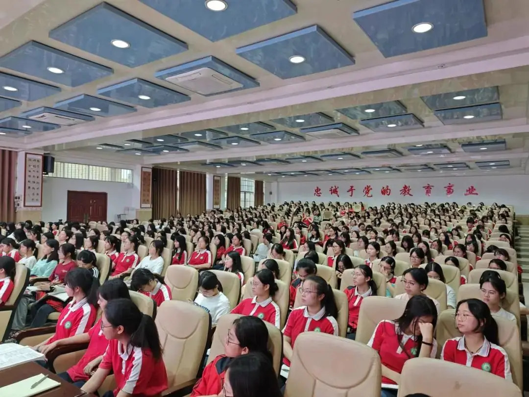 笑迎高考,从“心”备战 | 环江高中开展高三女生心理健康专题讲座 第8张 笑迎高考,从“心”备战 | 环江高中开展高三女生心理健康专题讲座 第8张