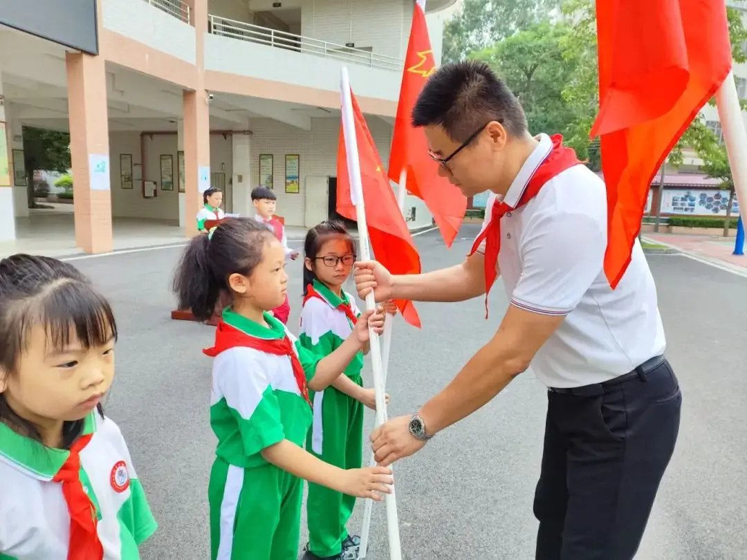 化州市实验小学2024年“六一”入队仪式暨红领巾奖章颁奖活动 第39张
