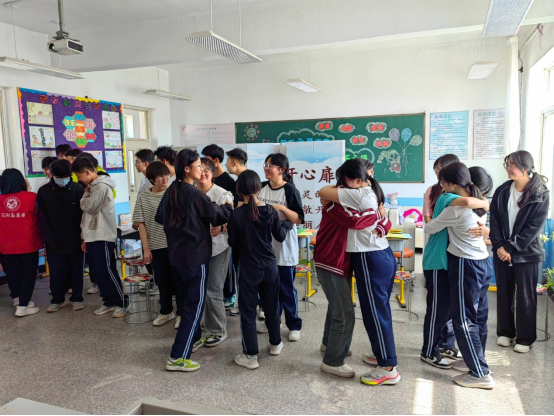 “秣马厉兵,笑迎中考”——两家子九年一贯制学校开展中考考前心理辅导活动 第7张 “秣马厉兵,笑迎中考”——两家子九年一贯制学校开展中考考前心理辅导活动 第7张