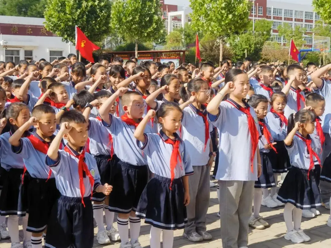 汇仟小学2024年“红领巾爱祖国”一年级新队员入队仪式 第59张 汇仟小学2024年“红领巾爱祖国”一年级新队员入队仪式 第59张