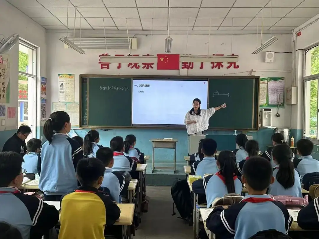 【信用灰小】深研细悟  教研共长——灰埠小学“教学开放日”活动纪实 第6张