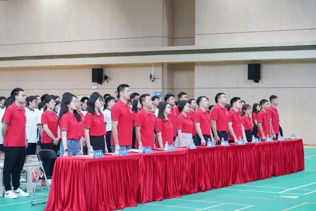 百舸争流 迎战中考——我校隆重举行2024届初三中考冲刺动员大会 第7张 百舸争流 迎战中考——我校隆重举行2024届初三中考冲刺动员大会 第7张