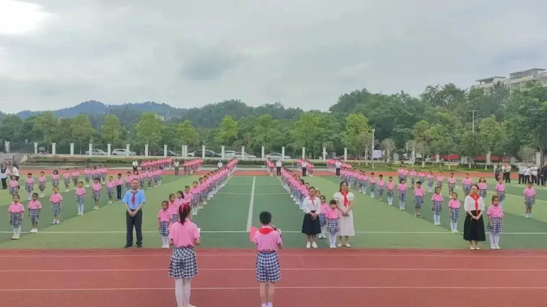 红领巾爱祖国 ——上犹县第三小学2024年一年级第一批少先队员入队仪式 第8张 红领巾爱祖国 ——上犹县第三小学2024年一年级第一批少先队员入队仪式 第8张