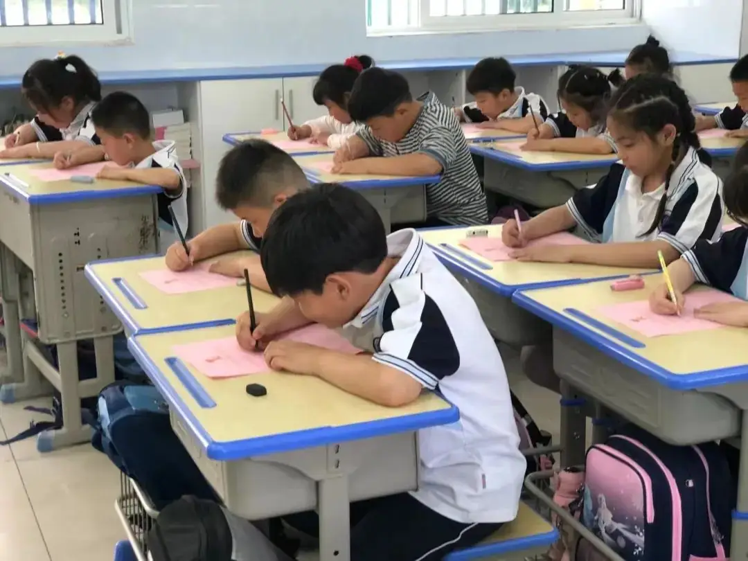 城关镇中心小学:一年级“分批入队”队前教育 第15张 城关镇中心小学:一年级“分批入队”队前教育 第15张
