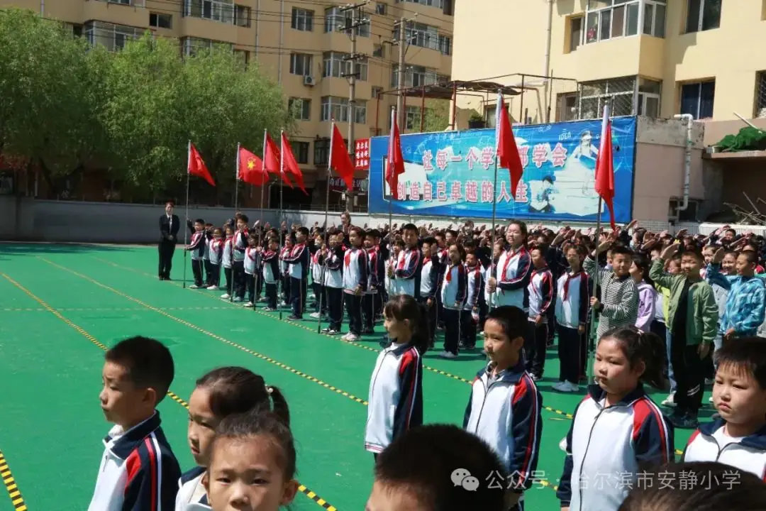 安静小学举行“童心逐梦红领巾,星星火炬逐梦想”入队仪式 第6张 安静小学举行“童心逐梦红领巾,星星火炬逐梦想”入队仪式 第6张