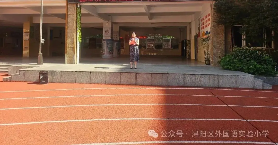 外国语实验小学举行“红领巾爱祖国”入队仪式 第6张 外国语实验小学举行“红领巾爱祖国”入队仪式 第6张