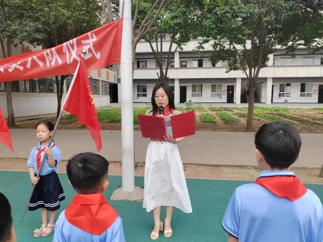 红领巾 爱祖国----锦屏镇中心小学迎“六一”新队员入队仪式 第19张 红领巾 爱祖国----锦屏镇中心小学迎“六一”新队员入队仪式 第19张