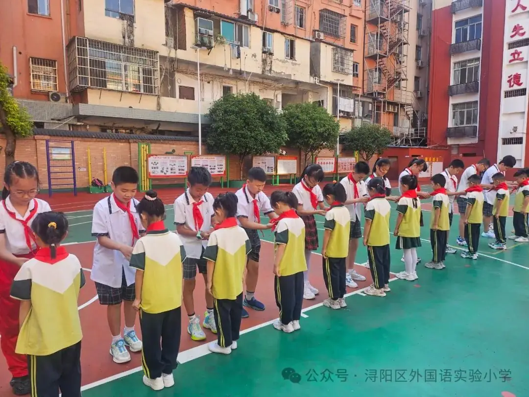 外国语实验小学举行“红领巾爱祖国”入队仪式 第9张 外国语实验小学举行“红领巾爱祖国”入队仪式 第9张