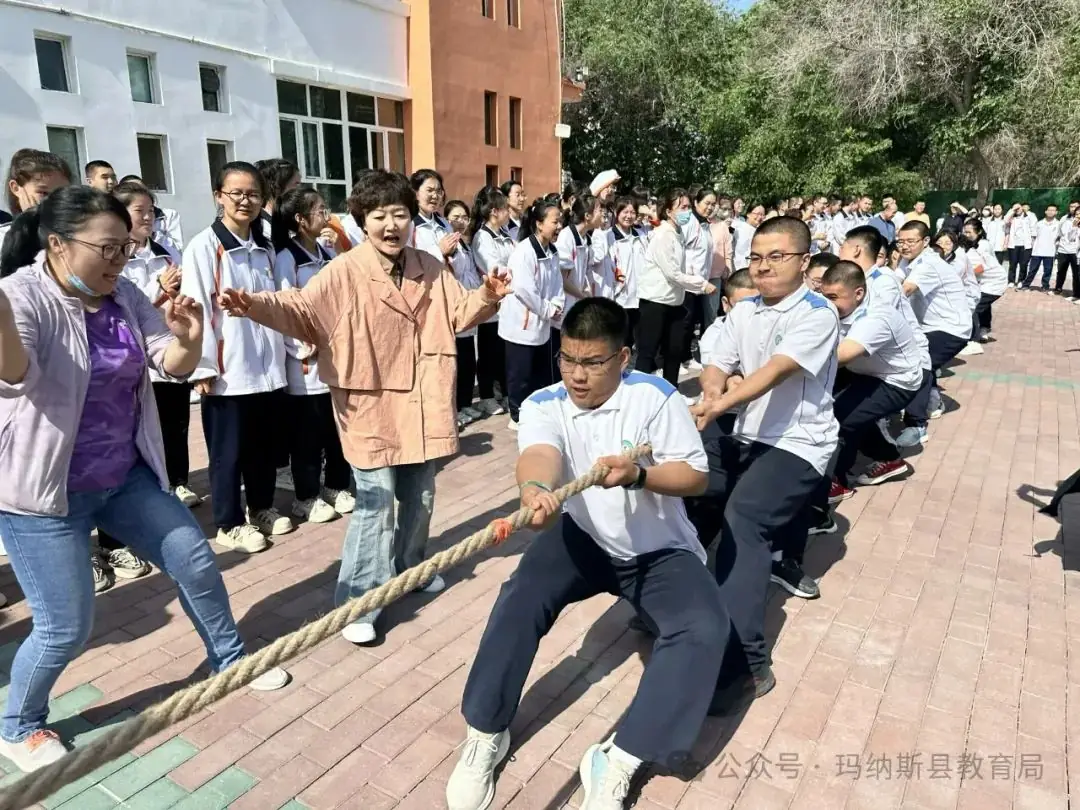 “绳”采飞扬健体魄 出类“拔”萃赢高考——玛纳斯县一中高三年级举办拔河比赛 第1张 “绳”采飞扬健体魄 出类“拔”萃赢高考——玛纳斯县一中高三年级举办拔河比赛 第1张