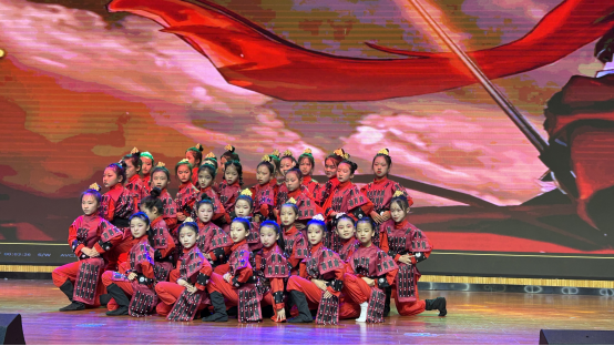 童心向祖国·强国好少年——睢阳区胜利小学庆“六一”文艺汇演(三年级篇)-第22张图片-四季读书网