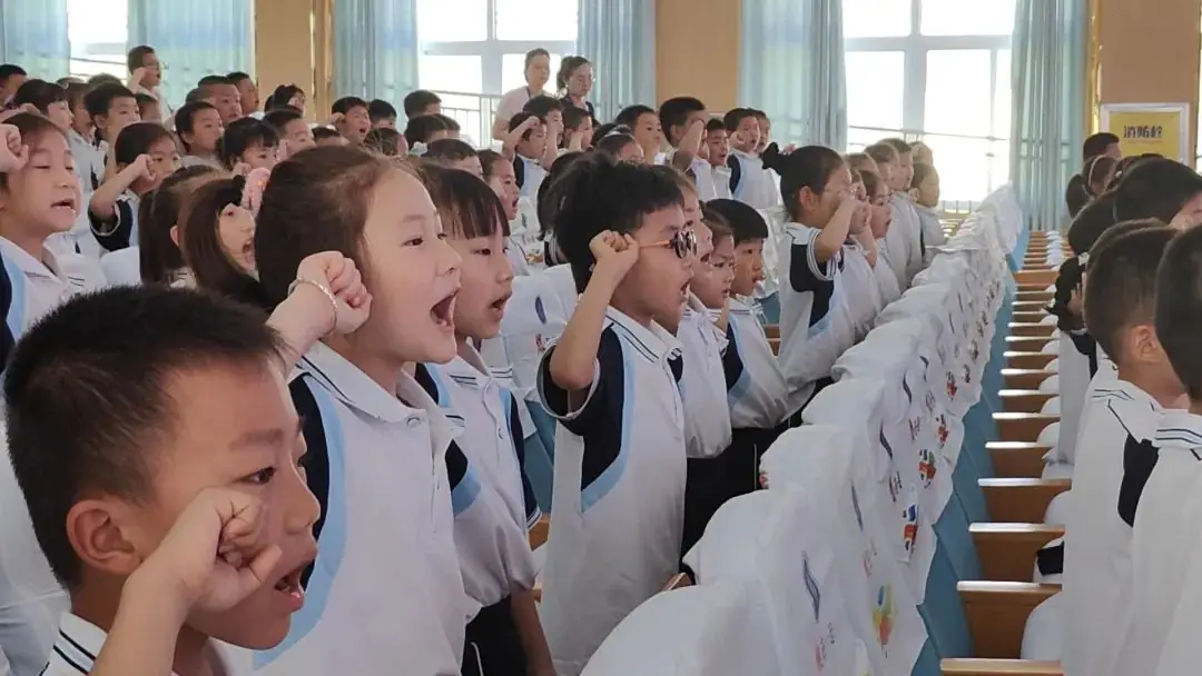 城关镇中心小学:一年级“分批入队”队前教育 第12张 城关镇中心小学:一年级“分批入队”队前教育 第12张
