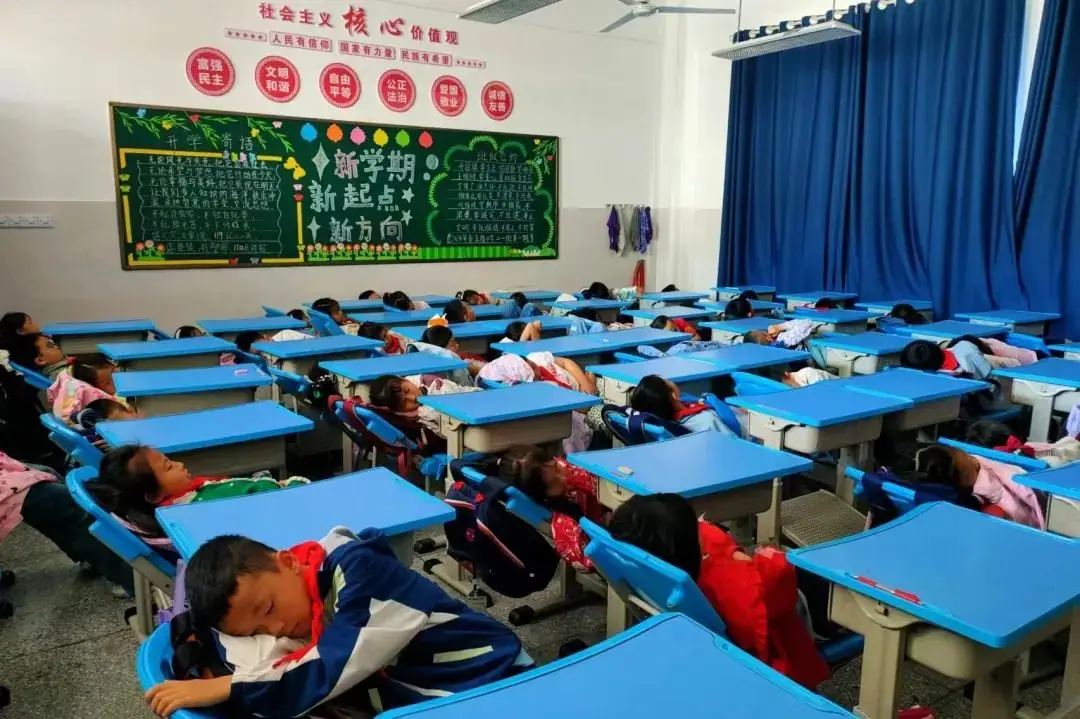 课间好时光!五福小学:让孩子们都躺下来休息! 第8张 课间好时光!五福小学:让孩子们都躺下来休息! 第8张
