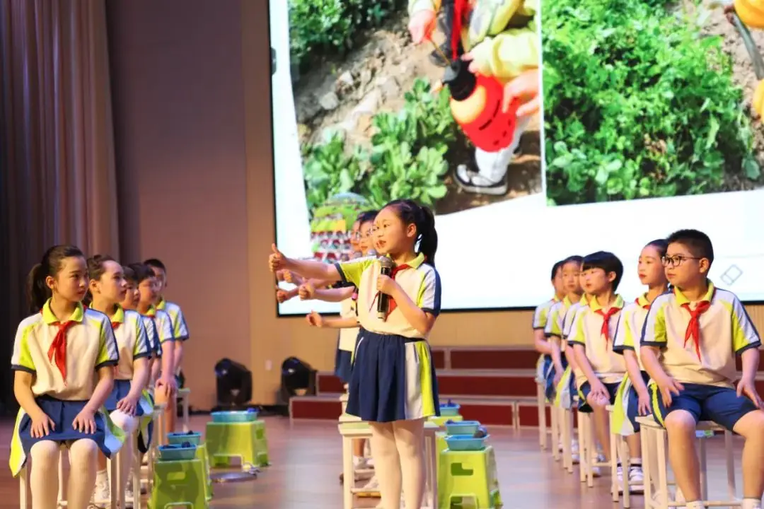 【友谊路小学 情感德育】老少共抒爱国情 同心奋进新征程——友谊路小学承办如东县关工委主题教育现场推进会 第11张 【友谊路小学 情感德育】老少共抒爱国情 同心奋进新征程——友谊路小学承办如东县关工委主题教育现场推进会 第11张