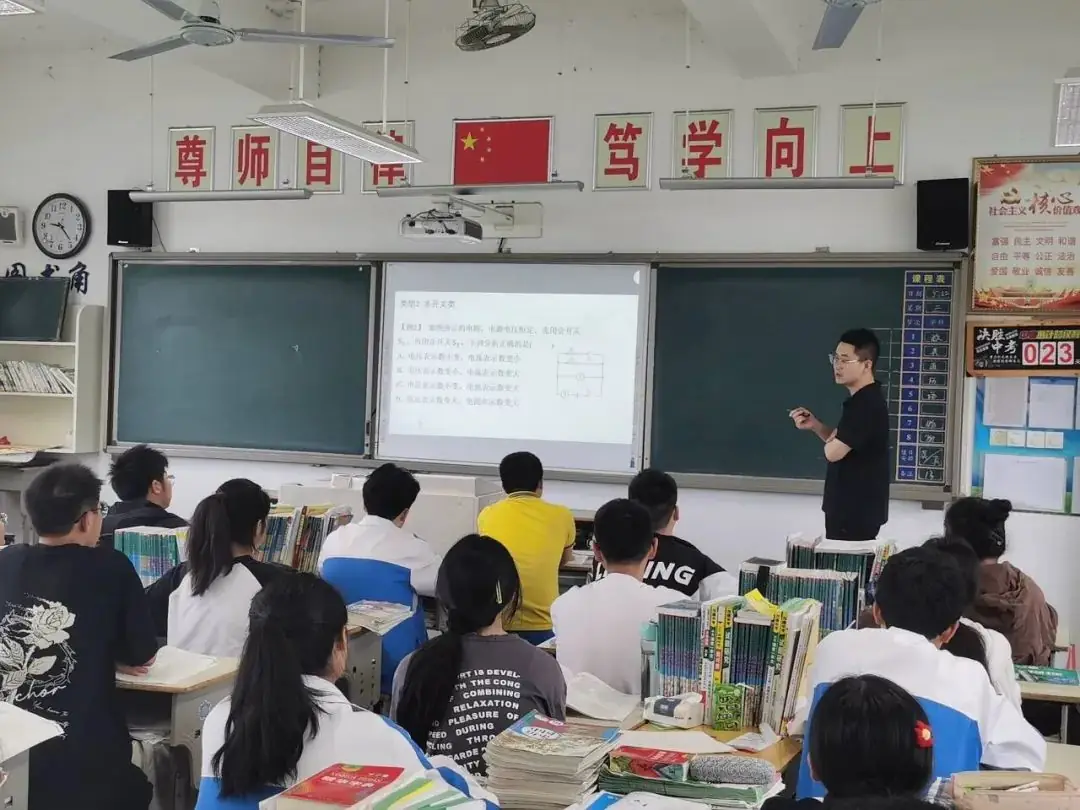 三尺讲台同竞技 全力以“复”赢中考 第7张 三尺讲台同竞技 全力以“复”赢中考 第7张