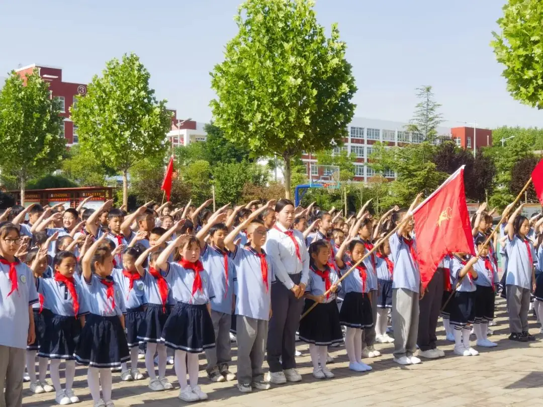 汇仟小学2024年“红领巾爱祖国”一年级新队员入队仪式 第76张 汇仟小学2024年“红领巾爱祖国”一年级新队员入队仪式 第76张