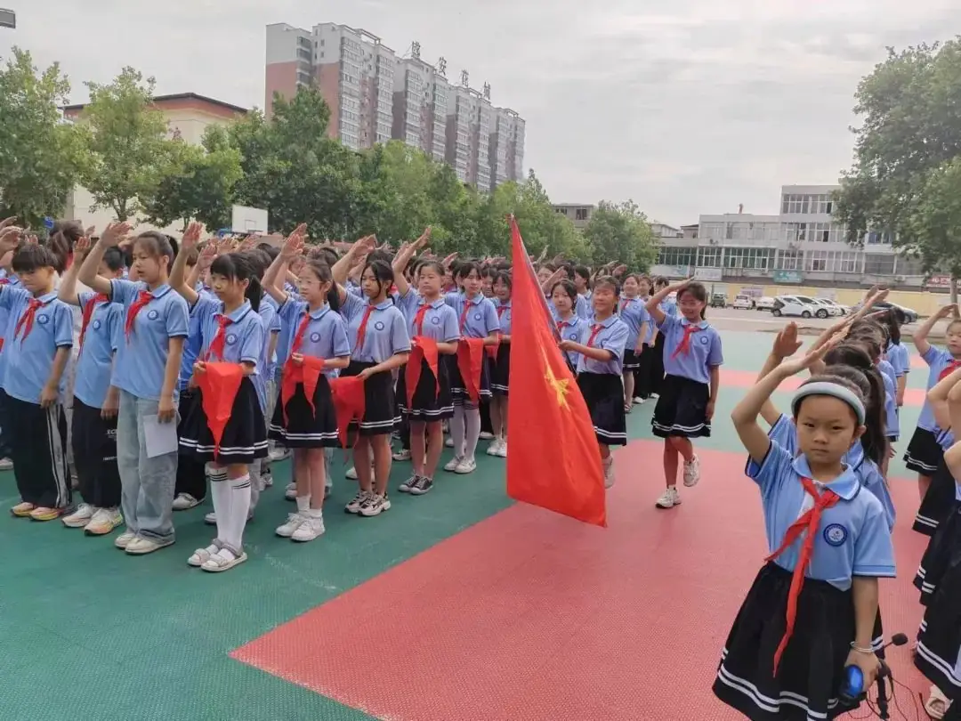 红领巾 爱祖国----锦屏镇中心小学迎“六一”新队员入队仪式 第4张 红领巾 爱祖国----锦屏镇中心小学迎“六一”新队员入队仪式 第4张