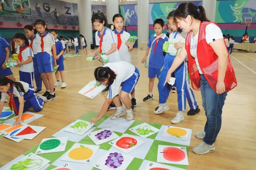 莲花山下好大一节数学课:新莲小学“空中农场的几何美学”课程长卷 第30张 莲花山下好大一节数学课:新莲小学“空中农场的几何美学”课程长卷 第30张