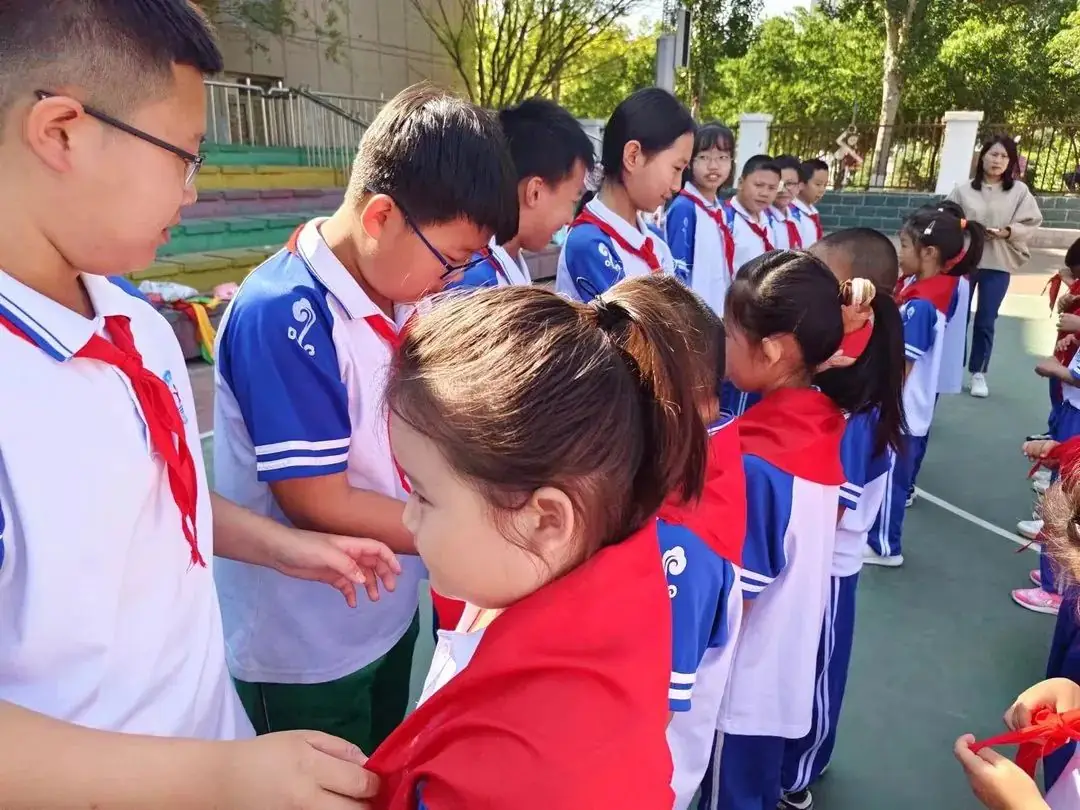 “红领巾爱祖国”新惠第六小学2023级新队员入队仪式 第27张 “红领巾爱祖国”新惠第六小学2023级新队员入队仪式 第27张