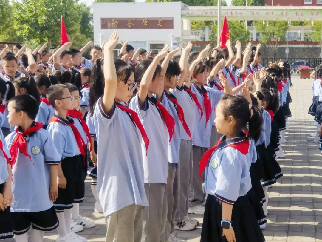 汇仟小学2024年“红领巾爱祖国”一年级新队员入队仪式 第56张 汇仟小学2024年“红领巾爱祖国”一年级新队员入队仪式 第56张