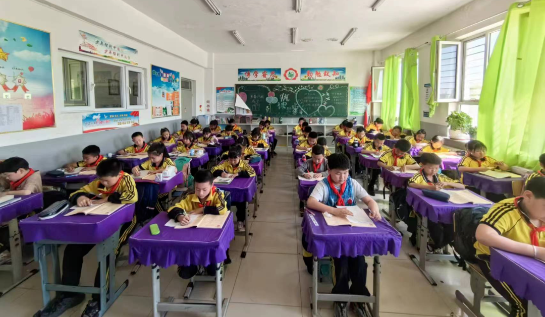 聚焦“双减”|扎鲁特旗鲁北第四小学开展英语书写比赛活动 第2张 聚焦“双减”|扎鲁特旗鲁北第四小学开展英语书写比赛活动 第2张