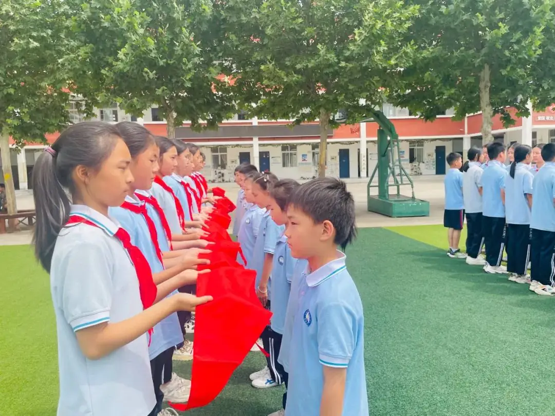 和谐小学举行2024年“红领巾爱祖国”少先队员入队仪式 第4张 和谐小学举行2024年“红领巾爱祖国”少先队员入队仪式 第4张