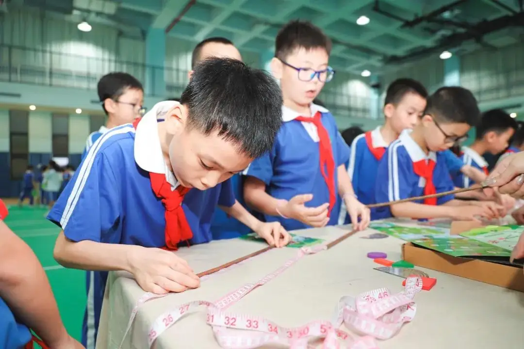 莲花山下好大一节数学课:新莲小学“空中农场的几何美学”课程长卷 第21张 莲花山下好大一节数学课:新莲小学“空中农场的几何美学”课程长卷 第21张