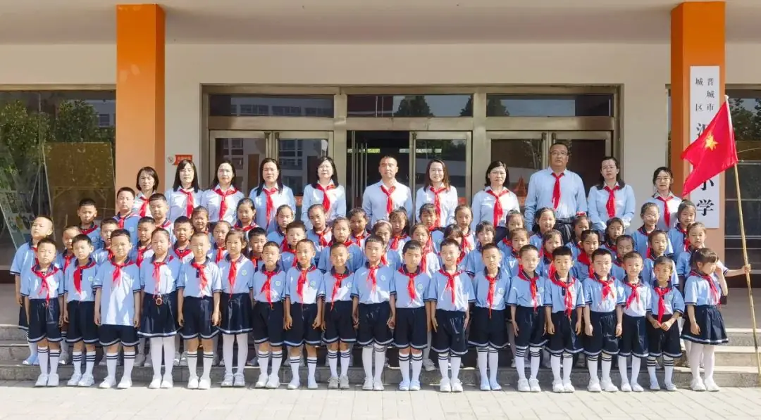 汇仟小学2024年“红领巾爱祖国”一年级新队员入队仪式 第77张 汇仟小学2024年“红领巾爱祖国”一年级新队员入队仪式 第77张