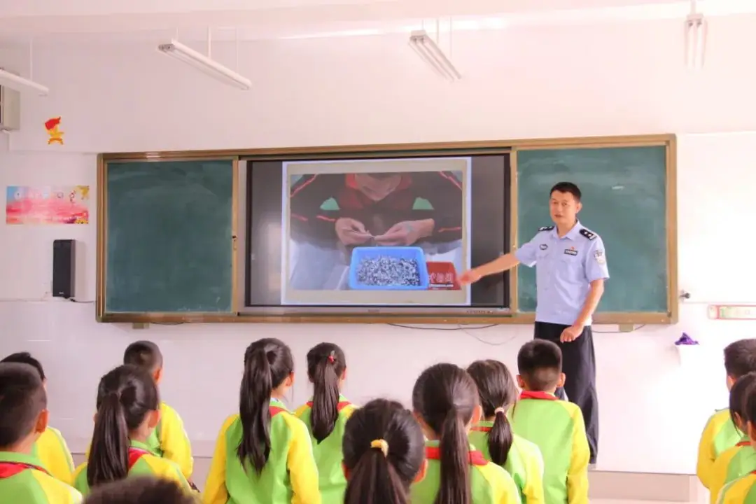 校园安全伴你行|市载道小学:着力上好安全教育“三堂课” 筑牢校园安全防线-第5张图片-四季读书网 校园安全伴你行|市载道小学:着力上好安全教育“三堂课” 筑牢校园安全防线-第5张图片-四季读书网