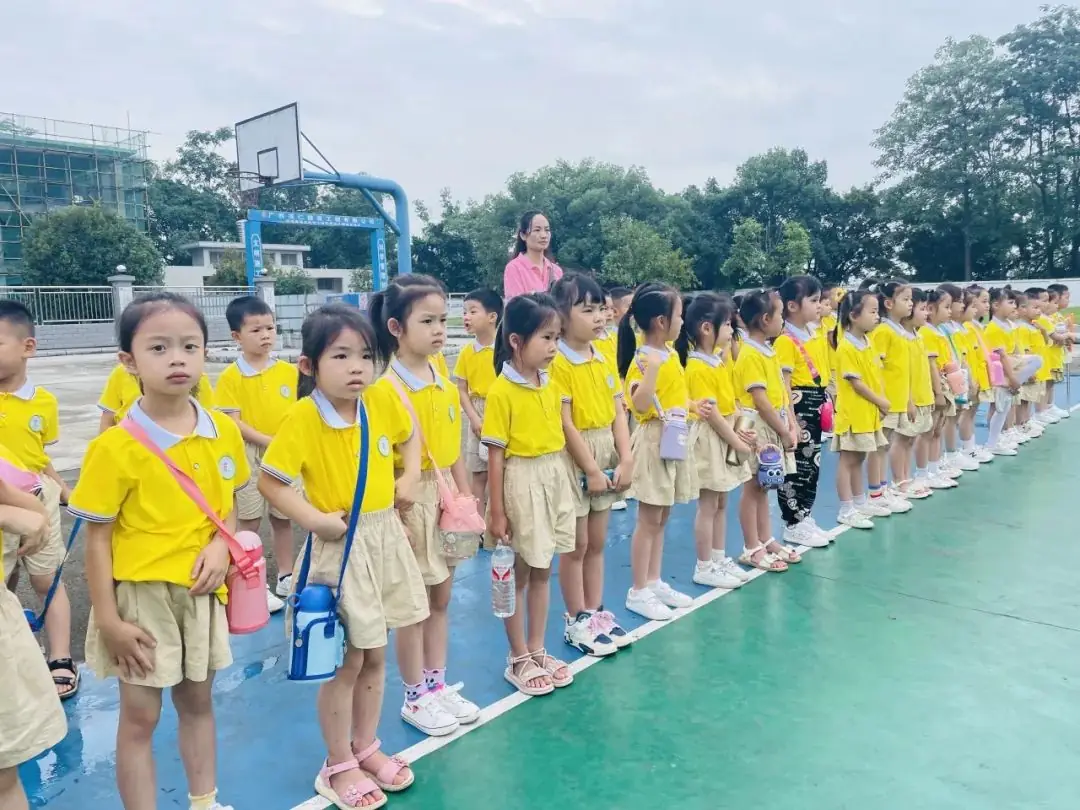 “探秘小学  开启成长新篇章”——荔浦市青山镇中心幼儿园参观小学活动 - 拷贝 第33张