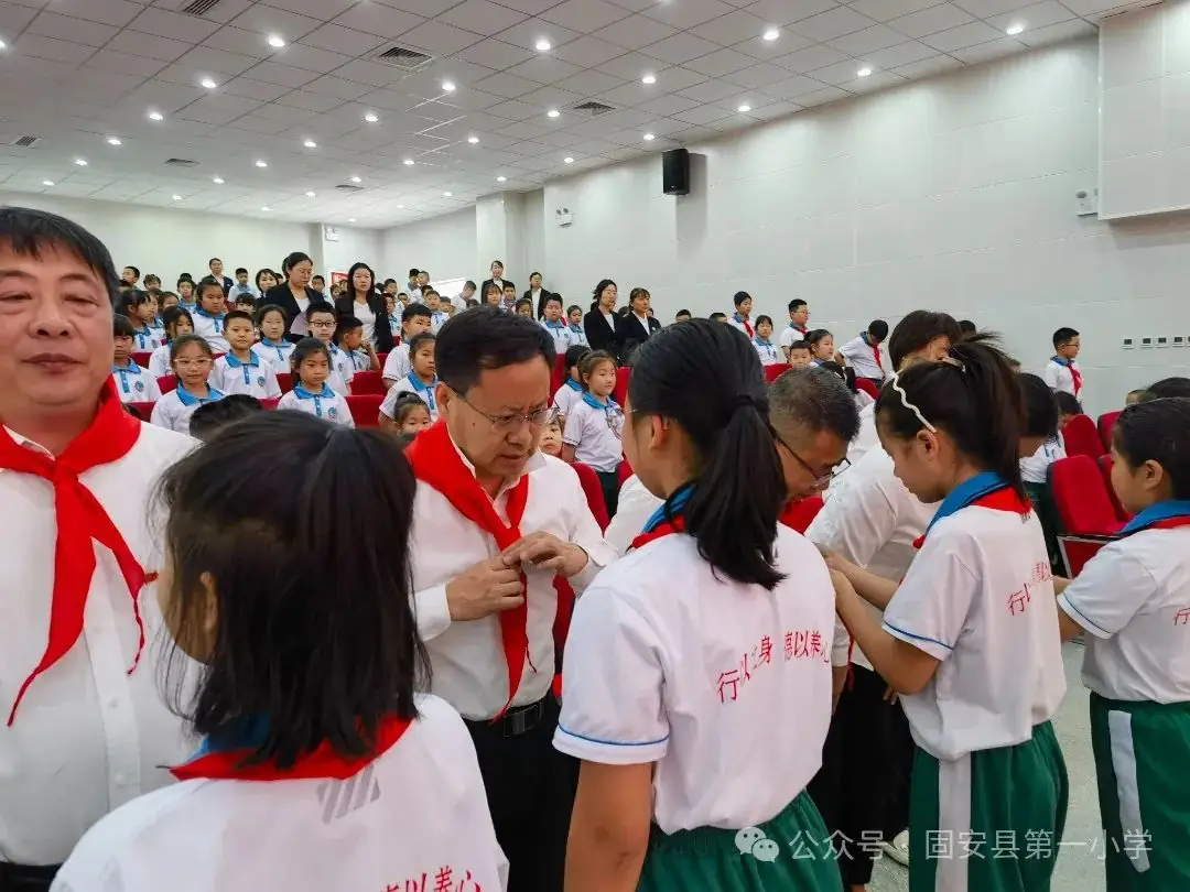 红领巾 爱祖国——固安县第一小学新队员入队仪式-第13张图片-四季读书网