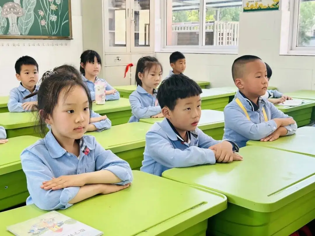 【幼小衔接】“趣”见小学,筑梦成长——紫薇幼儿园大班组入队仪式体验活动 第35张 【幼小衔接】“趣”见小学,筑梦成长——紫薇幼儿园大班组入队仪式体验活动 第35张