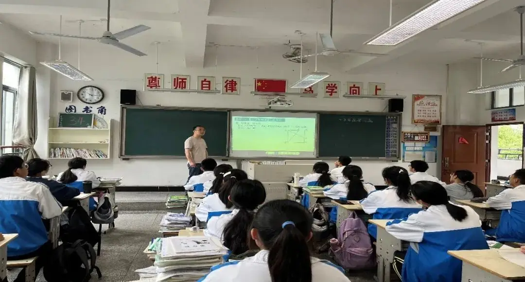 三尺讲台同竞技 全力以“复”赢中考 第3张 三尺讲台同竞技 全力以“复”赢中考 第3张