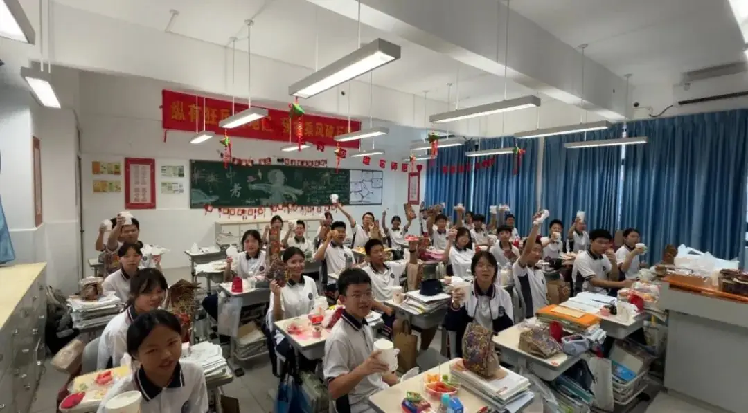 百舸争流 迎战中考——我校隆重举行2024届初三中考冲刺动员大会 第27张 百舸争流 迎战中考——我校隆重举行2024届初三中考冲刺动员大会 第27张