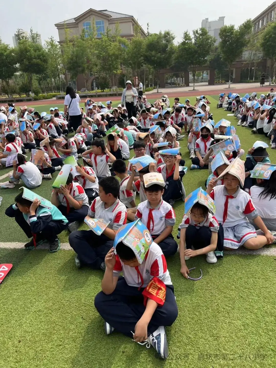 廊坊市第二十八小学开展防震、消防逃生演练活动 第9张 廊坊市第二十八小学开展防震、消防逃生演练活动 第9张