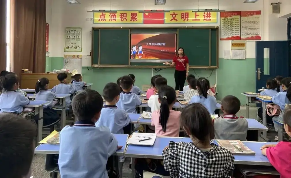 汇仟小学2024年“红领巾爱祖国”一年级新队员入队仪式 第5张 汇仟小学2024年“红领巾爱祖国”一年级新队员入队仪式 第5张