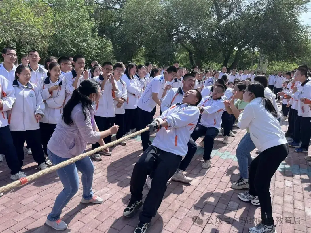 “绳”采飞扬健体魄 出类“拔”萃赢高考——玛纳斯县一中高三年级举办拔河比赛 第2张 “绳”采飞扬健体魄 出类“拔”萃赢高考——玛纳斯县一中高三年级举办拔河比赛 第2张