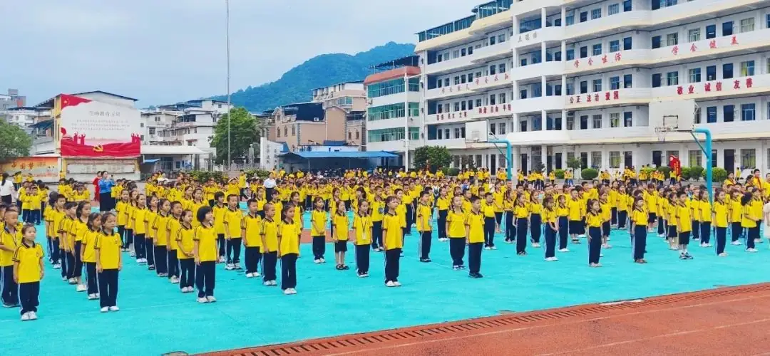 红领巾爱祖国——南靖县山城中心小学2024年一年级新队员入队活动 第39张 红领巾爱祖国——南靖县山城中心小学2024年一年级新队员入队活动 第39张