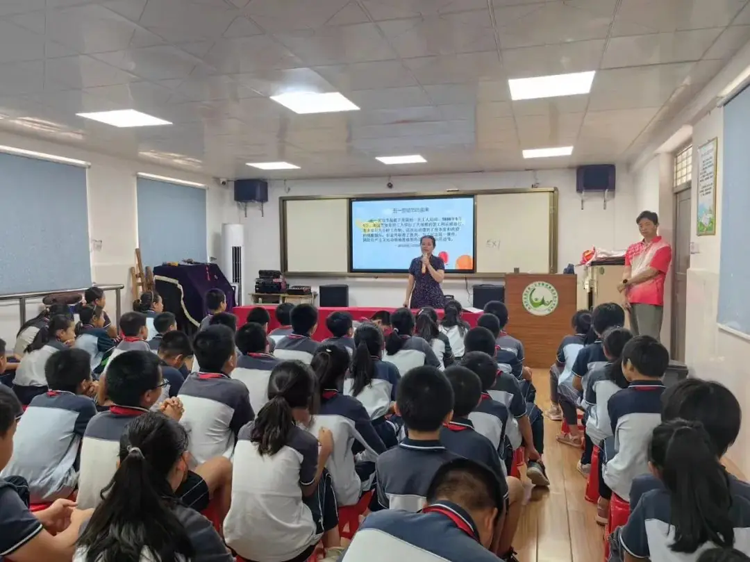 【金湾区第一小学教育集团】匠心润童心·传承育未来—连湾小学劳模进校园宣讲活动 第10张 【金湾区第一小学教育集团】匠心润童心·传承育未来—连湾小学劳模进校园宣讲活动 第10张