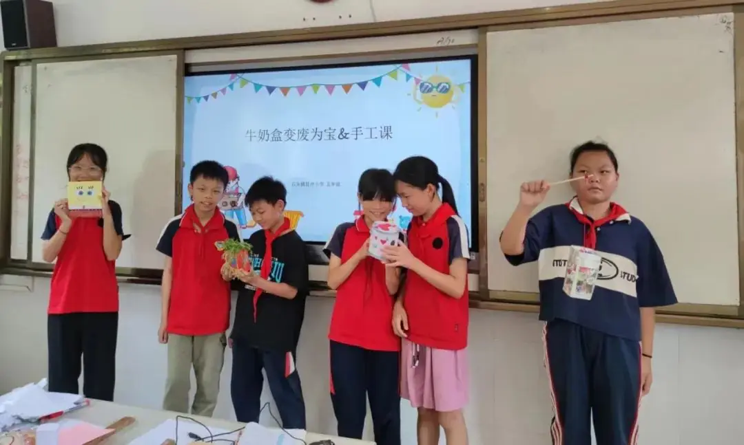 石头镇甘冲小学:变废为宝,牛奶盒变身环保艺术品 第1张 石头镇甘冲小学:变废为宝,牛奶盒变身环保艺术品 第1张