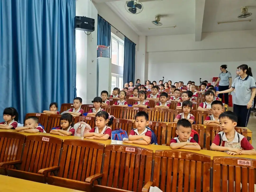 “我与小学零距离”——三角心心幼儿园幼儿园大班参观小学活动 第18张 “我与小学零距离”——三角心心幼儿园幼儿园大班参观小学活动 第18张