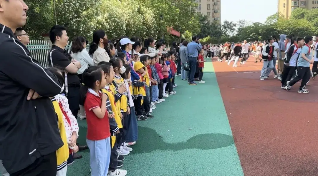 【初探小学 快乐衔接】滁州市三盛幼儿园大班组参观小学活动 第8张
