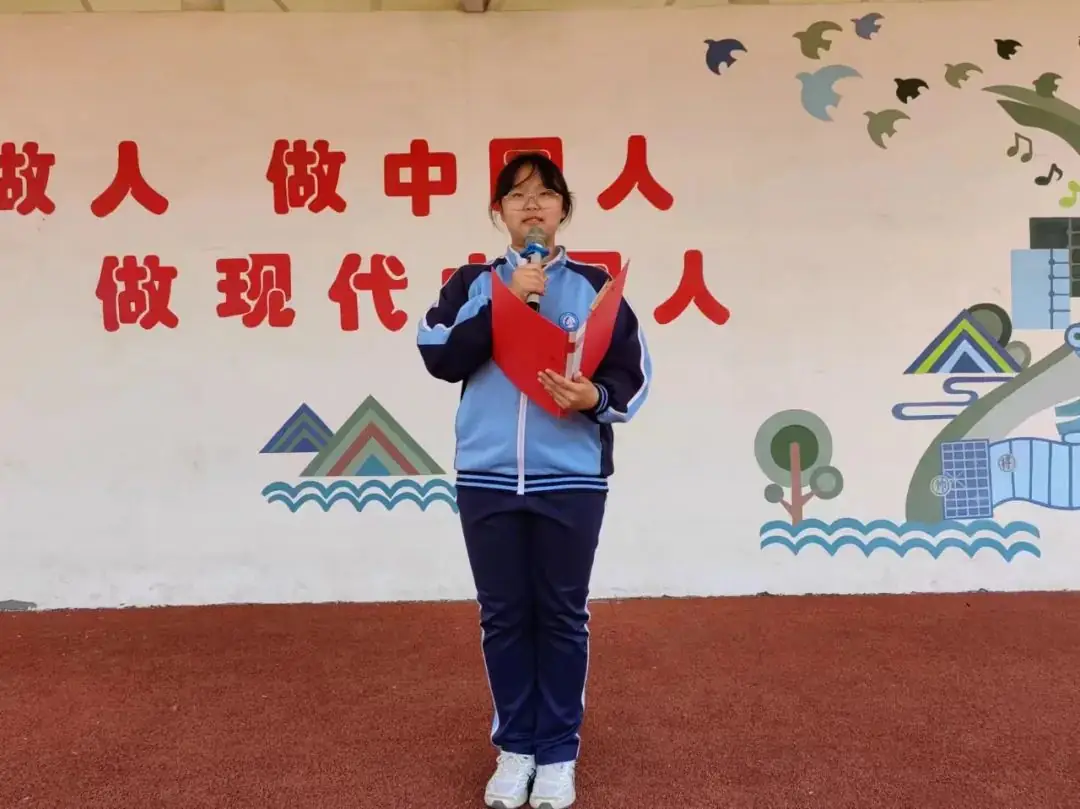 争做新时代好队员——青岛开发区实验小学教育集团龙泉校区一年级新队员入队仪式 第15张