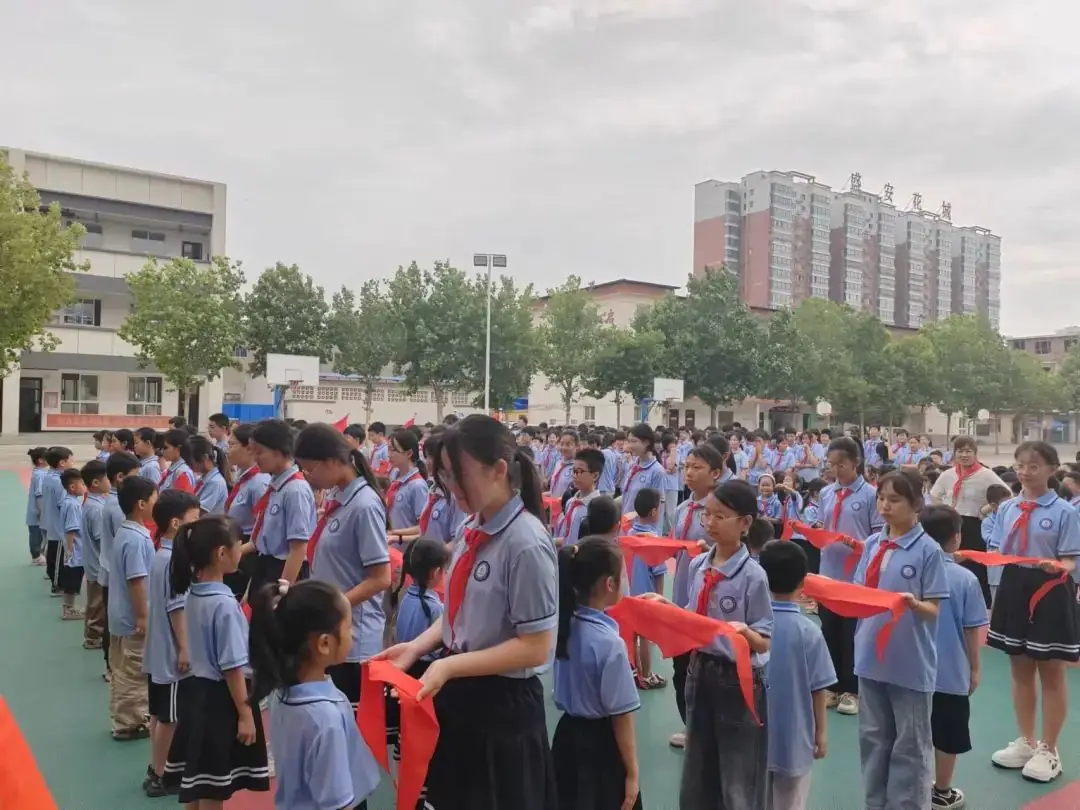 红领巾 爱祖国----锦屏镇中心小学迎“六一”新队员入队仪式 第10张 红领巾 爱祖国----锦屏镇中心小学迎“六一”新队员入队仪式 第10张