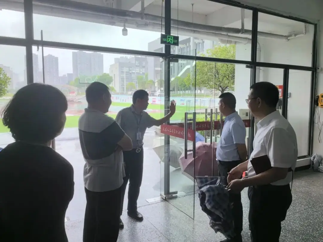 护航高考‖县委教育工委副书记张正洪来我校作高考考前专项检查 第7张 护航高考‖县委教育工委副书记张正洪来我校作高考考前专项检查 第7张