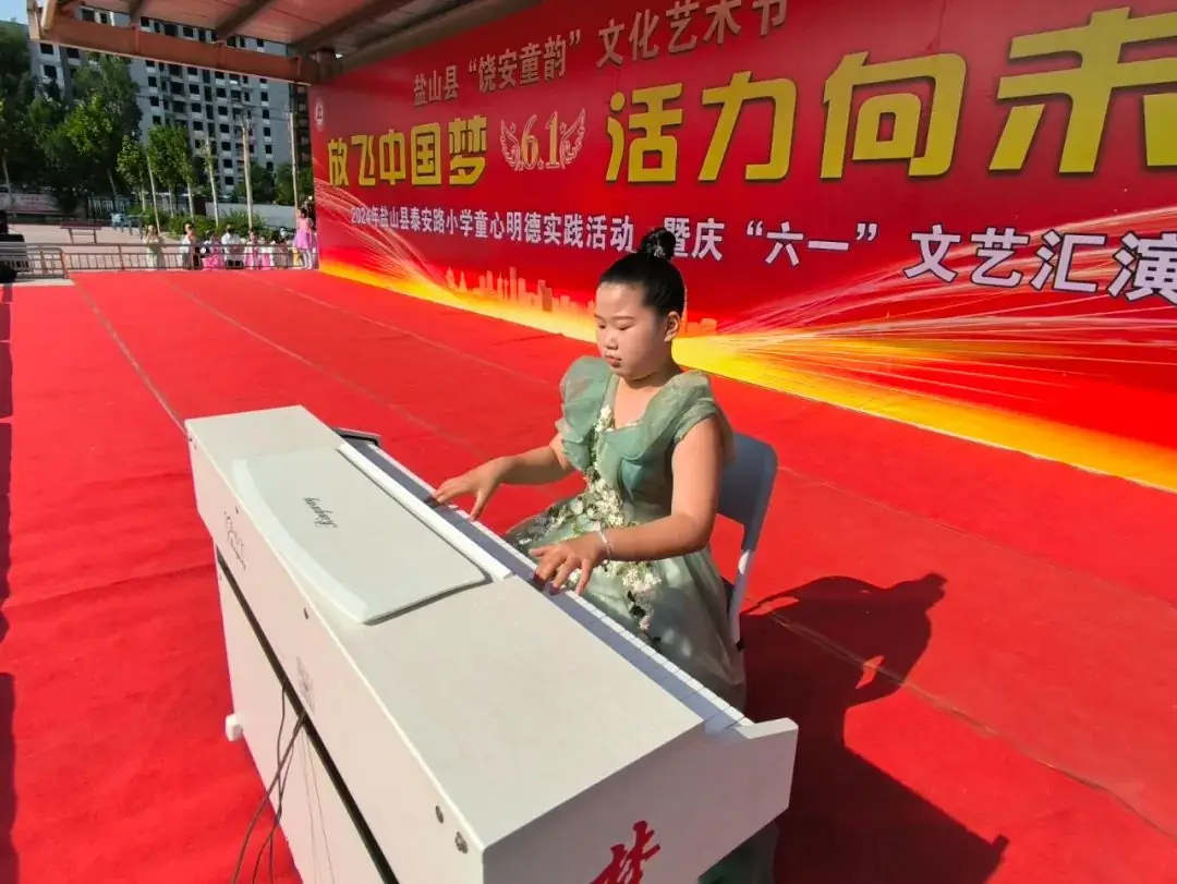 放飞中国梦 活力向未来|泰安路小学童心明德实践活动暨庆“六一”文艺汇演 第13张 放飞中国梦 活力向未来|泰安路小学童心明德实践活动暨庆“六一”文艺汇演 第13张