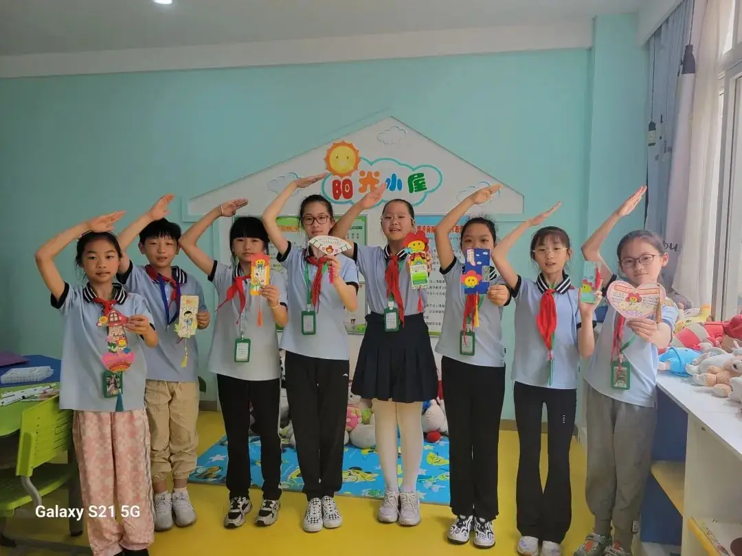 “心能量 新成长”——育红小学举行“红朵朵”“心语”创意设计大赛 第18张 “心能量 新成长”——育红小学举行“红朵朵”“心语”创意设计大赛 第18张