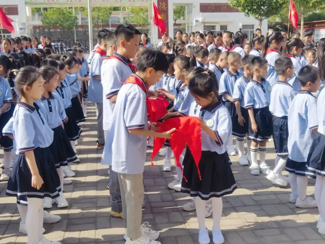 汇仟小学2024年“红领巾爱祖国”一年级新队员入队仪式 第52张 汇仟小学2024年“红领巾爱祖国”一年级新队员入队仪式 第52张