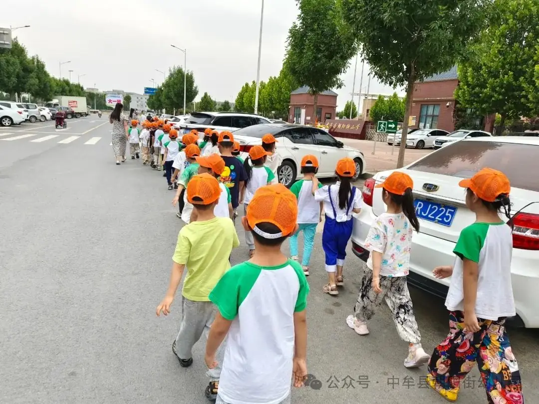 小学“慧”感知,衔接育成长——中牟县朝阳街幼儿园参观小学活动 第16张 小学“慧”感知,衔接育成长——中牟县朝阳街幼儿园参观小学活动 第16张