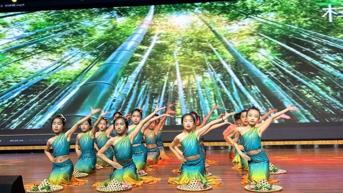 童心向祖国·强国好少年——睢阳区胜利小学庆“六一”文艺汇演(三年级篇)-第13张图片-四季读书网
